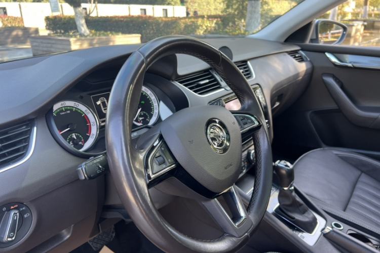 Used Skoda Octavia 2019 TSI280 DSG Flagship Wagon China VI Standard Interior 9
