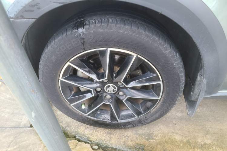 Used Skoda Octavia 2019 TSI230 DSG Luxury Edition Station Wagon China V Standard Left Front Wheel Hub