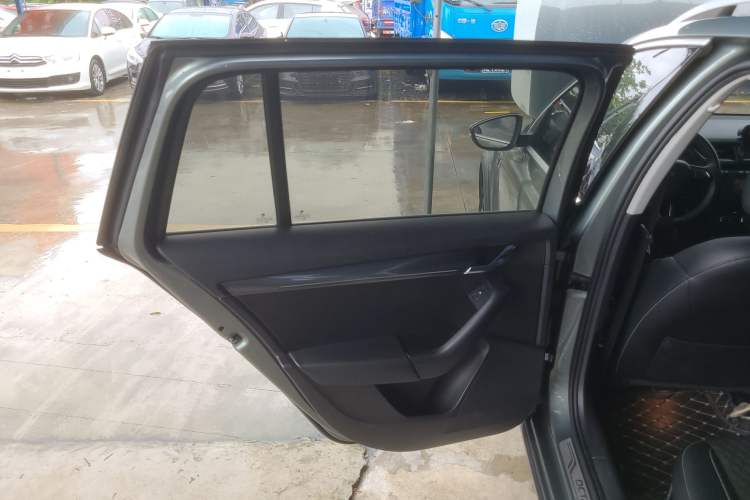 Used Skoda Octavia 2019 TSI230 DSG Luxury Edition Station Wagon China V Standard Left Rear Door Interior