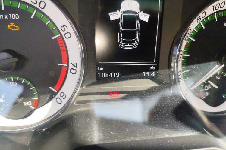 Used Skoda Octavia 2019 TSI280 DSG Smart Drive Flagship Edition China VI Odometer Close Up