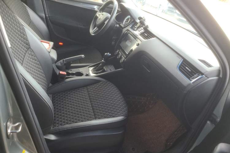 Used Skoda Octavia 2019 TSI230 DSG Luxury Edition Station Wagon China V Standard Right Front Seat