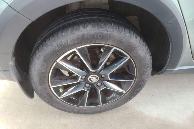 Used Skoda Octavia 2019 TSI230 DSG Luxury Edition Station Wagon China V Standard Right Rear Wheel Hub
