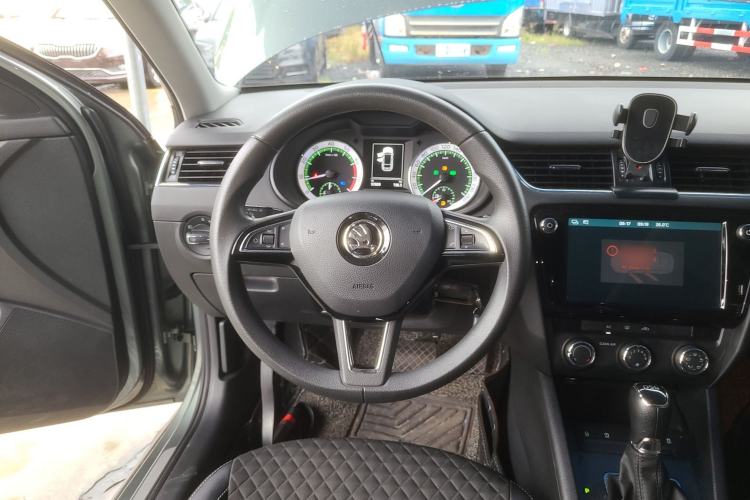 Used Skoda Octavia 2019 TSI230 DSG Luxury Edition Station Wagon China V Standard Steering Wheel
