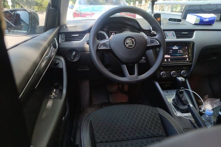 Used Skoda Octavia 2019 TSI280 DSG Luxury Edition Station Wagon China V Standard Steering Wheel