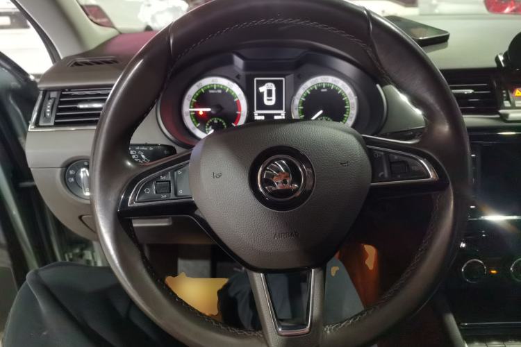 Used Skoda Octavia 2019 TSI280 DSG Flagship Wagon China VI Standard Steering Wheel