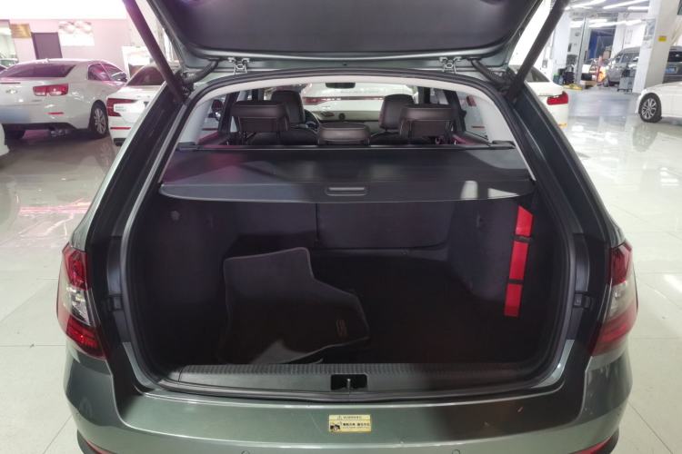 Used Skoda Octavia 2019 TSI280 DSG Flagship Wagon China VI Standard Trunk