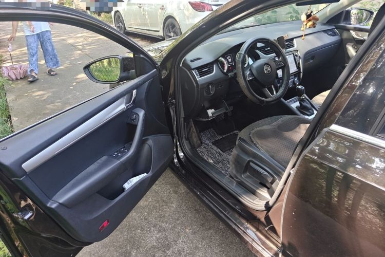 Used Skoda Octavia 2019 TSI230 DSG Luxury Edition Driver Seat