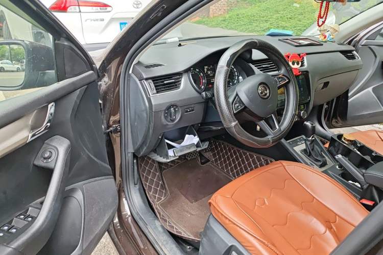 Used Skoda Octavia 2019 TSI230 DSG Comfort Edition Driver Seat