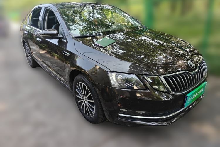 Used Skoda Octavia 2019 TSI230 DSG Luxury Edition Front Right 45 Deg