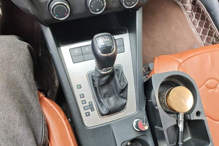 Used Skoda Octavia 2019 TSI230 DSG Comfort Edition Gear Lever