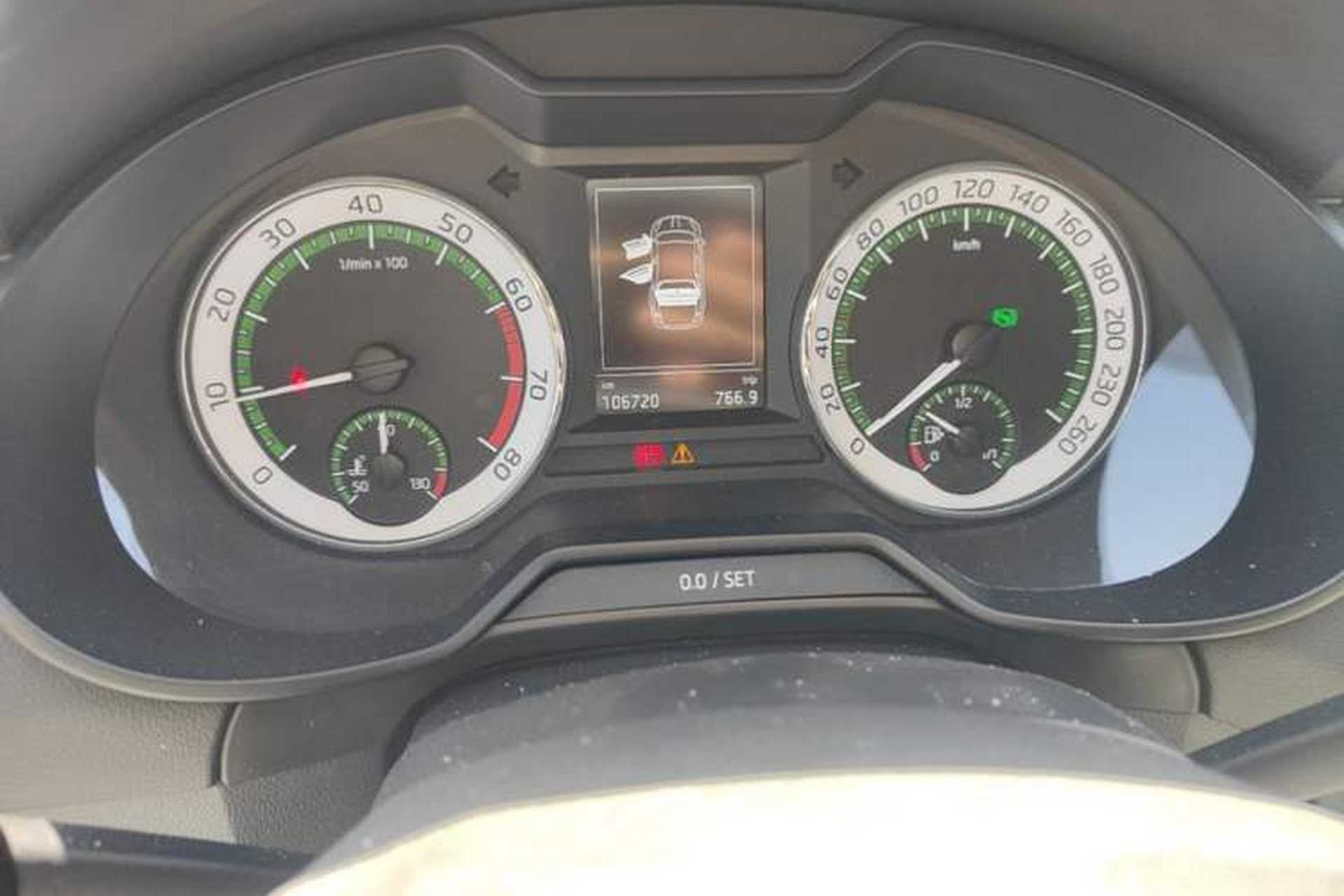 Used Skoda Octavia 2019 TSI230 DSG SmartDrive Luxury Edition China V Standard Odometer Close Up