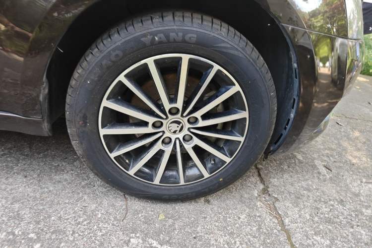 Used Skoda Octavia 2019 TSI230 DSG Luxury Edition Right Front Wheel Hub