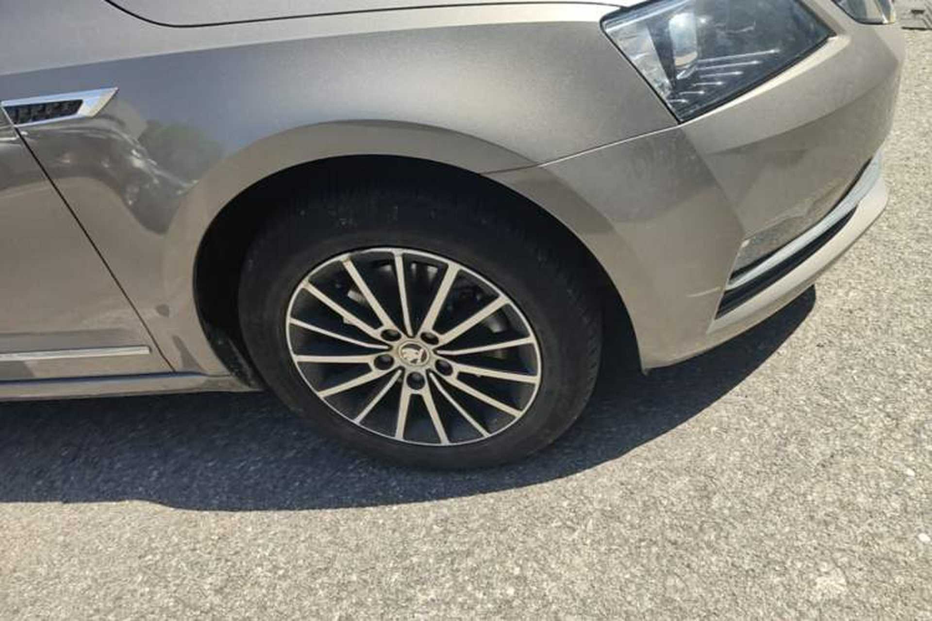 Used Skoda Octavia 2019 TSI230 DSG SmartDrive Luxury Edition China V Standard Right Front Wheel Hub