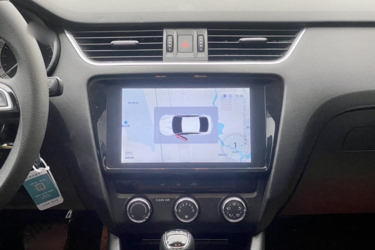 Used Skoda Octavia 2019 TSI280 DSG Luxury Edition Station Wagon China VI Standard Audio And AC Panel
