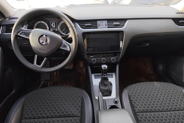 Used Skoda Octavia 2019 TSI230 DSG SmartDrive Luxury Edition China VI Center Console