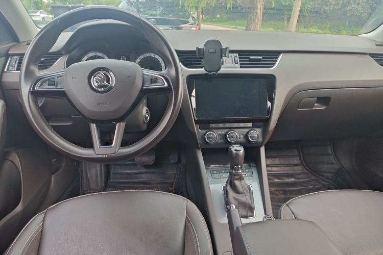 Used Skoda Octavia 2019 TSI280 DSG Flagship Wagon China VI Standard Center Console