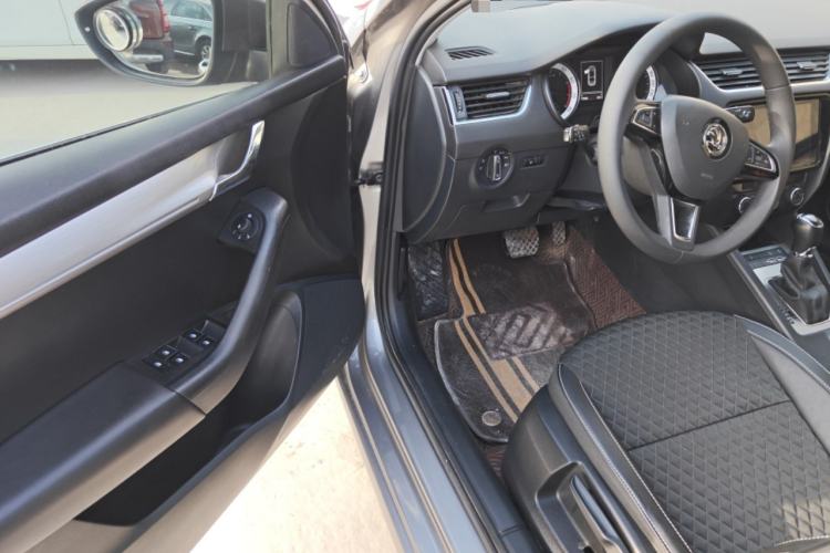 Used Skoda Octavia 2019 TSI230 DSG SmartDrive Luxury Edition China VI Driver Seat