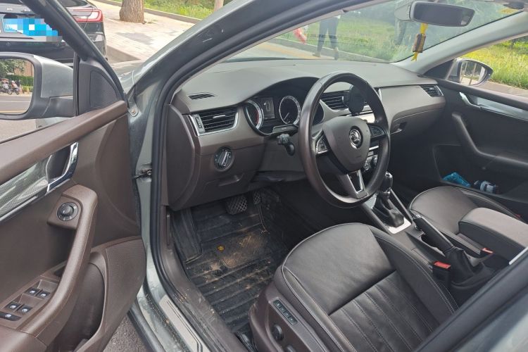 Used Skoda Octavia 2019 TSI280 DSG Flagship Wagon China VI Standard Driver Seat