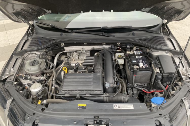 Used Skoda Octavia 2019 TSI280 DSG Luxury Edition Station Wagon China VI Standard Engine Bay