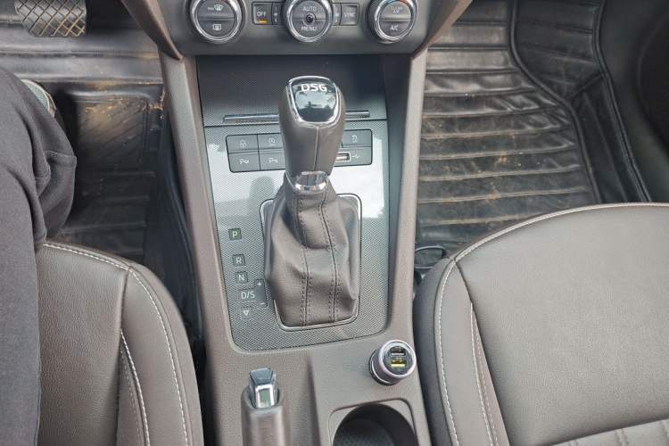 Used Skoda Octavia 2019 TSI280 DSG Flagship Wagon China VI Standard Gear Lever