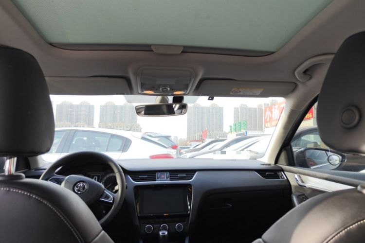Used Skoda Octavia 2019 TSI230 DSG SmartDrive Luxury Edition China VI Headliner