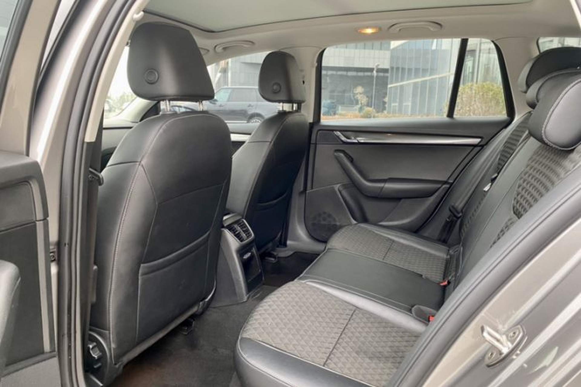 Used Skoda Octavia 2019 TSI280 DSG Luxury Edition Station Wagon China VI Standard Interior 1
