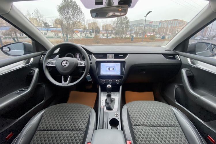 Used Skoda Octavia 2019 TSI280 DSG Luxury Edition Station Wagon China VI Standard Interior 2