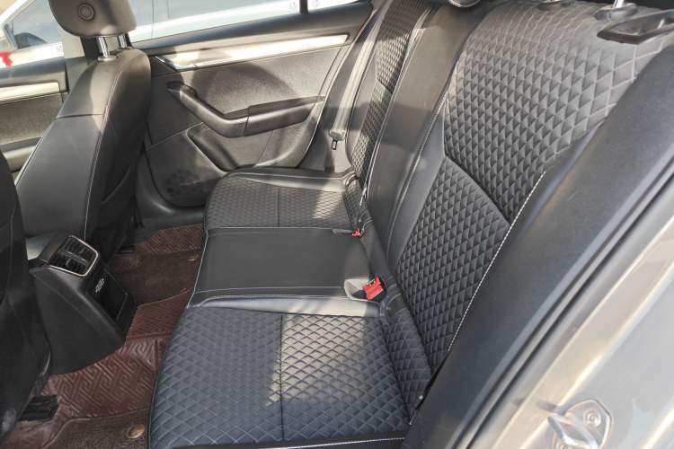 Used Skoda Octavia 2019 TSI230 DSG SmartDrive Luxury Edition China VI Left Rear Seat