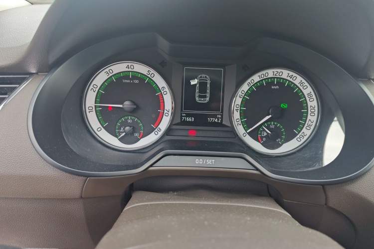 Used Skoda Octavia 2019 TSI280 DSG Flagship Wagon China VI Standard Odometer Close Up
