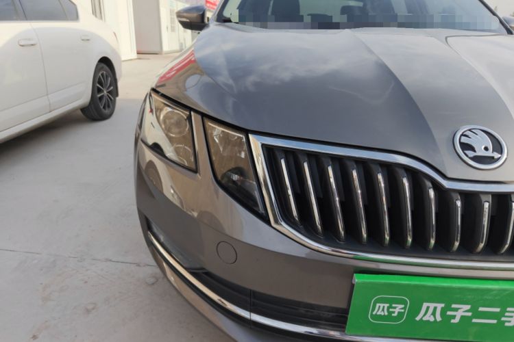 Used Skoda Octavia 2019 TSI230 DSG SmartDrive Luxury Edition China VI Right Front Headlight