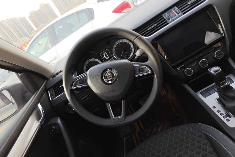 Used Skoda Octavia 2019 TSI230 DSG SmartDrive Luxury Edition China VI Steering Wheel