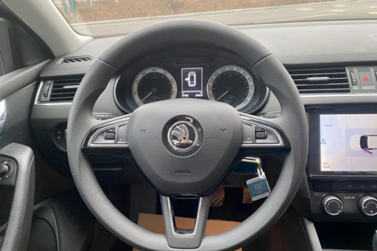 Used Skoda Octavia 2019 TSI280 DSG Luxury Edition Station Wagon China VI Standard Steering Wheel