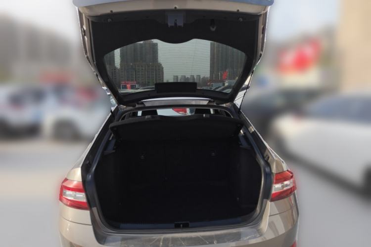 Used Skoda Octavia 2019 TSI230 DSG SmartDrive Luxury Edition China VI Trunk