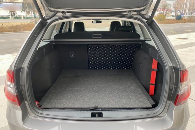 Used Skoda Octavia 2019 TSI280 DSG Luxury Edition Station Wagon China VI Standard Trunk