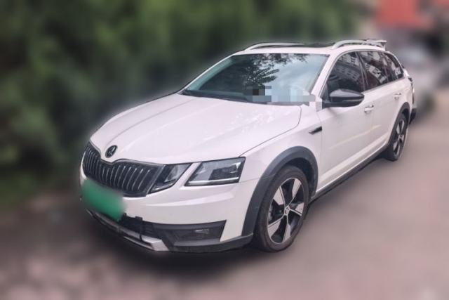 Ojetý Skoda Octavia 2019 TSI280 DSG Luxury Edition Station Wagon China VI Standard