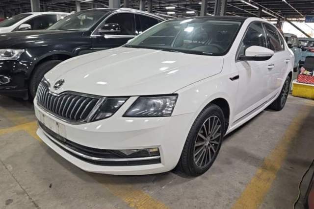 Używany Skoda Octavia 2019 TSI230 DSG SmartDrive Luxury Edition China VI