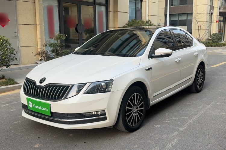 Ojetý Skoda Octavia 2019 TSI230 DSG Luxury Edition Guazi used car, China used car export, Used car for sale, Used cars, Cheapest cars for sale