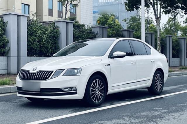 Used Skoda Octavia 2019 1.5L Automatic Smart Drive Luxury Edition China VI Standard