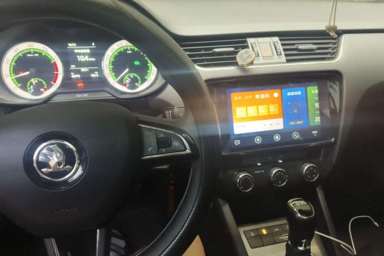 Used Skoda Octavia 2019 TSI280 DSG Luxury Edition Station Wagon China VI Standard Audio And AC Panel