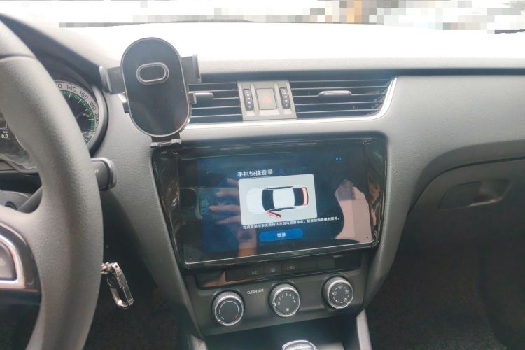 Used Skoda Octavia 2019 1.5L Automatic Smart Drive Luxury Edition China VI Standard Audio And AC Panel
