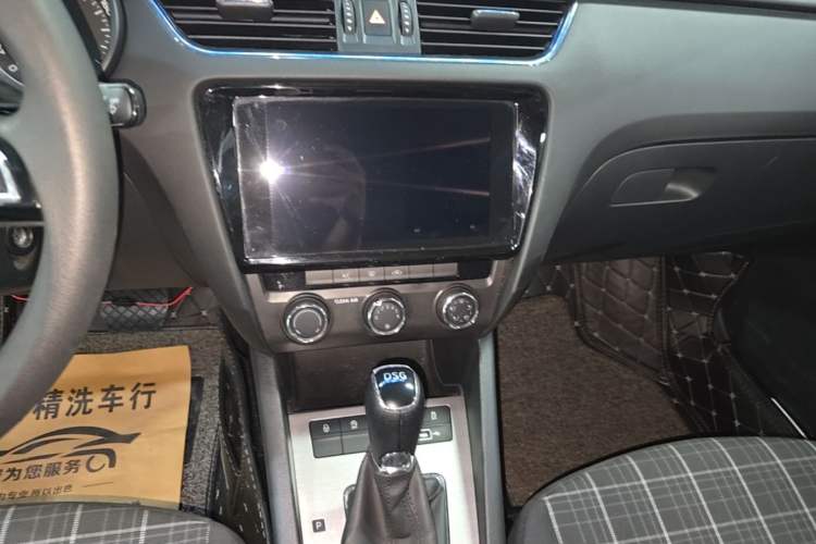 Used Skoda Octavia 2019 TSI230 DSG Smart & Comfort Edition China VI Standard Audio And AC Panel