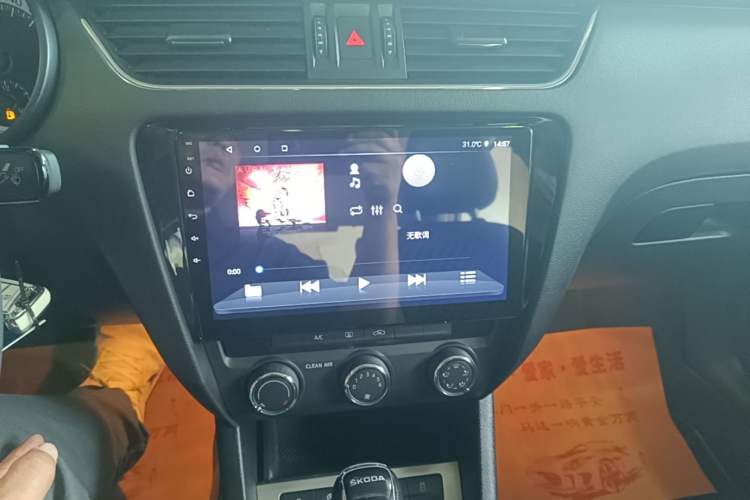 Used Skoda Octavia 2019 1.5L Automatic Luxury Edition Audio And AC Panel