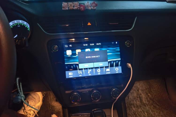 Used Skoda Octavia 2019 1.5L Automatic Luxury Edition Audio And AC Panel