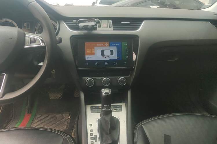 Used Skoda Octavia 2019 1.5L Automatic Smart Drive Luxury Edition China VI Standard Audio And AC Panel