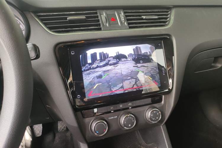 Used Skoda Octavia 2019 TSI230 DSG SmartDrive Comfort Edition China V Standard Audio And AC Panel