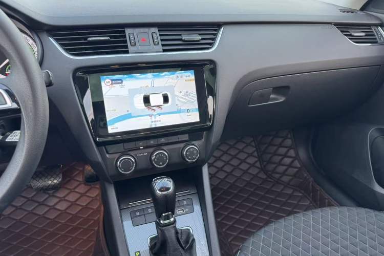 Used Skoda Octavia 2019 TSI280 DSG Luxury Edition Station Wagon China VI Standard Audio And AC Panel