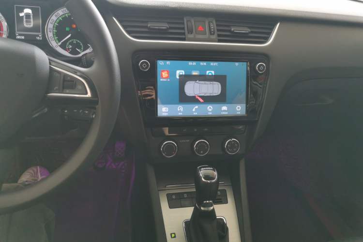 Used Skoda Octavia 2019 1.5L Automatic Luxury Edition Audio And AC Panel