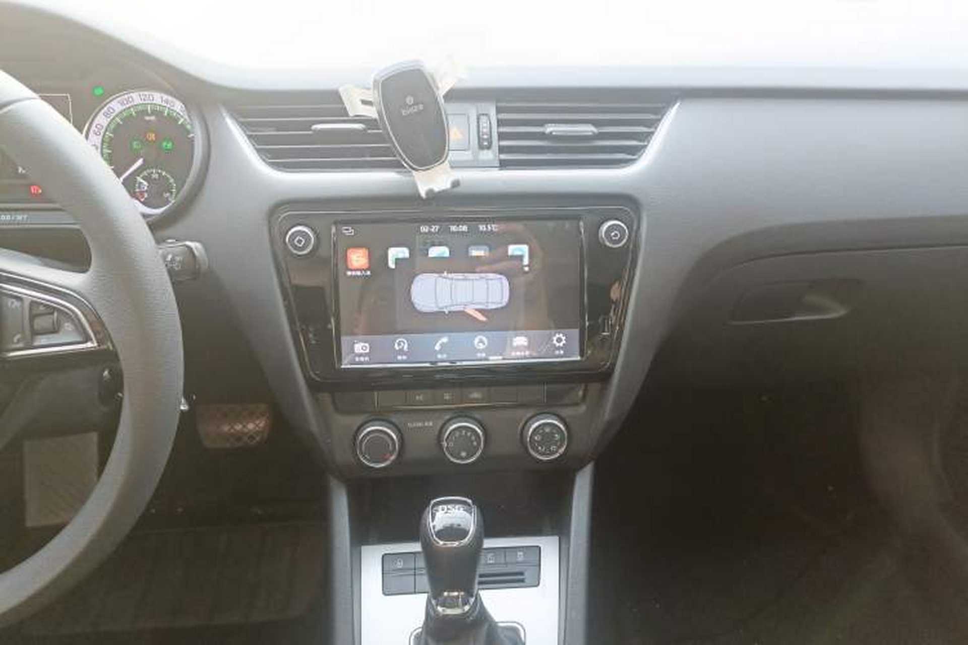 Used Skoda Octavia 2019 TSI230 DSG Luxury Edition Audio And AC Panel