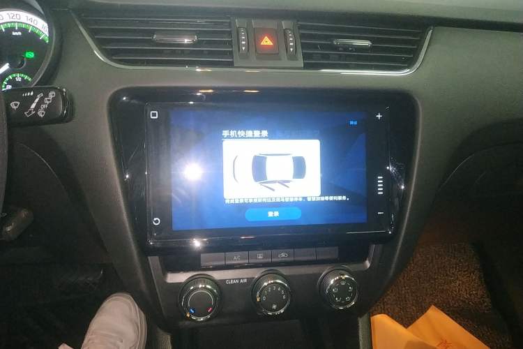 Used Skoda Octavia 2019 TSI280 DSG Luxury Edition Station Wagon China VI Standard Audio And AC Panel