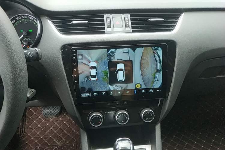 Used Skoda Octavia 2019 1.5L Automatic SmartDrive Comfort Edition China VI Standard Audio And AC Panel
